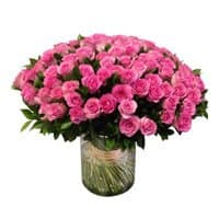 Rakhi Flowers to India. Pink Roses in Vase 100 Flowers