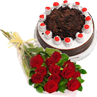 12 Red Roses Bouquet with 1/2 Kg Eggless Black Forest Cakes in India on Rakhi