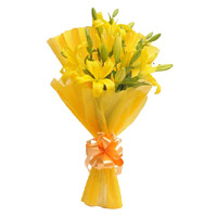 Diwali Flowers to India. Yellow Lily Bouquet 3 Flowers in India