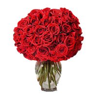 Best Diwali Flower Delivery in India. Red Roses in Vase 100 Flowers to India