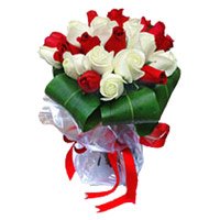 Place Order to send Red White Roses Bouquet 15 flowers to India, Rakhi to India